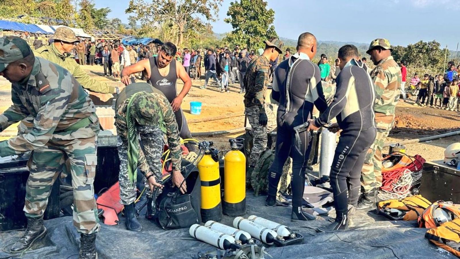 Indian Navy men prepare their equipment to rescue workers who are trapped inside a coal mine in Assam. (Photo: AP)