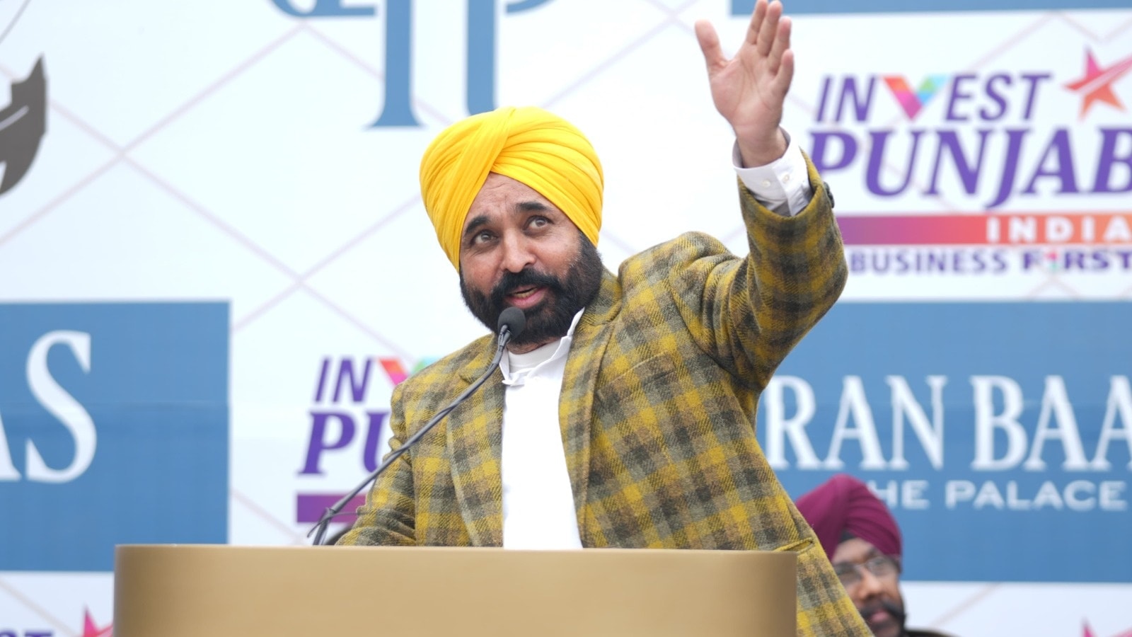SFJ slogans found near Punjab CM Bhagwant Mann’s Republic Day speech venue in Faridkot | Chandigarh News SFJ slogans found near Punjab CM Bhagwant Mann’s Republic Day speech venue in Faridkot | Chandigarh News