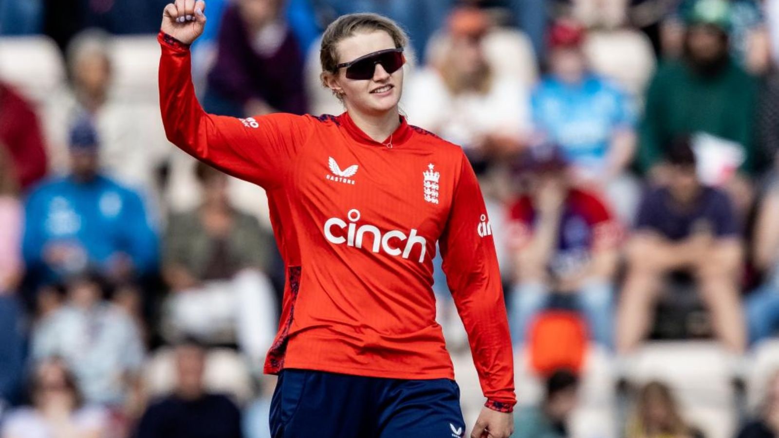 RCB’s Sophie Molineux will miss WPL 2025 due to knee injury; Charlie Dean named replacement