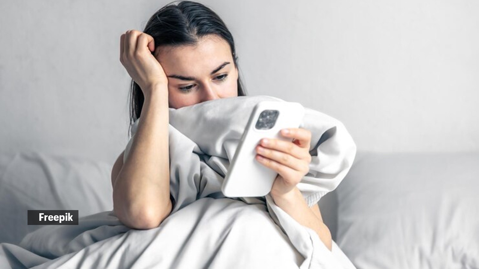 When news is stressful, how do you balance staying informed with ‘doomscrolling’?