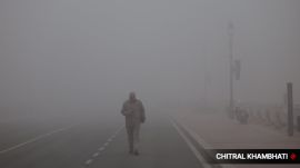 Delhi NCR Weather Today, Cold Wave Forecast, Air Pollution News Today: The air quality index in Delhi remains in the 'very poor' category on Friday, recorded at 223 in the early hours of the day. (Express photo by Chitral Khambati)