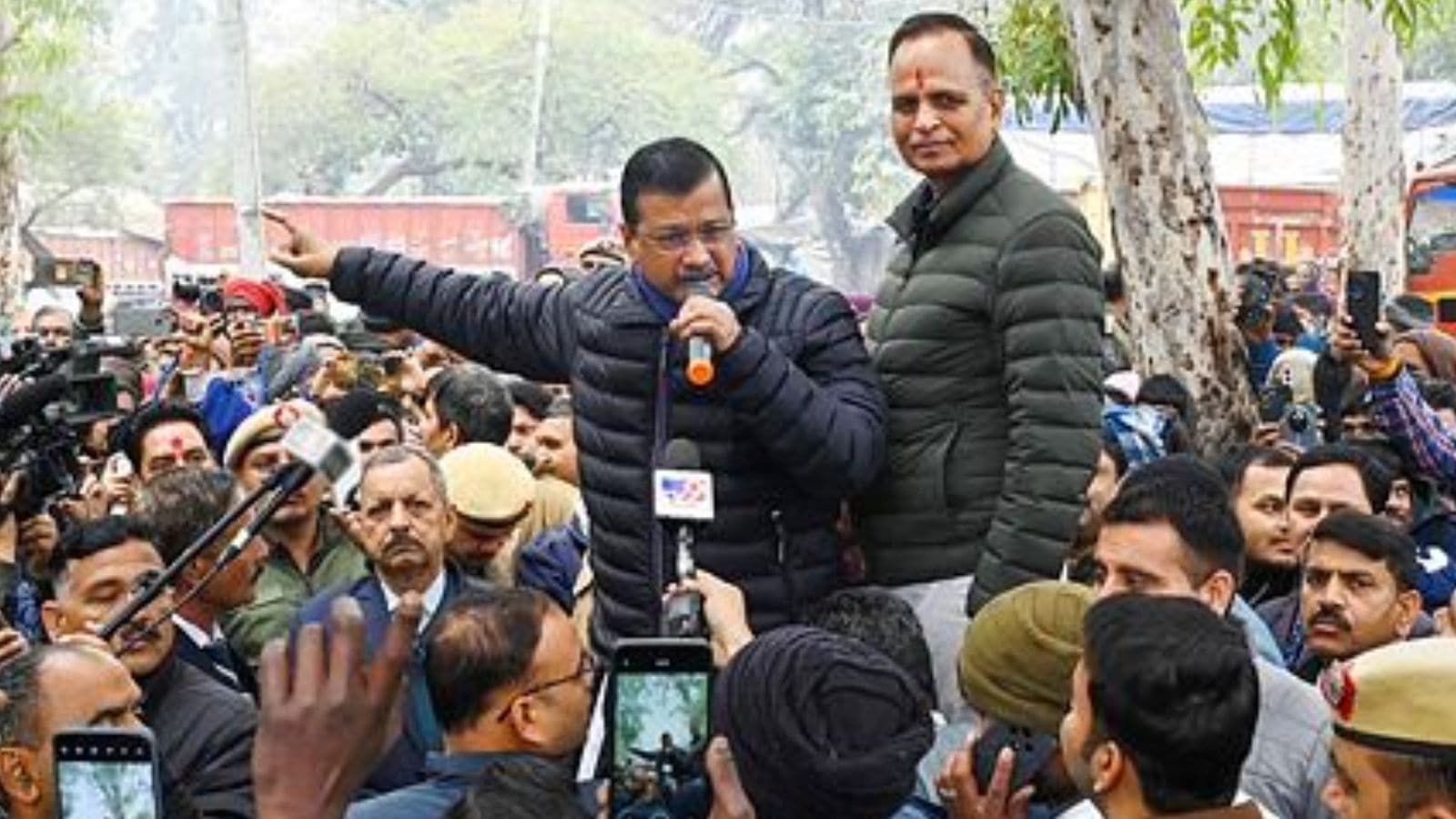 Kejriwal challenges Shah over Delhi slum demolitions