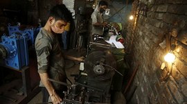 factory workers earnings