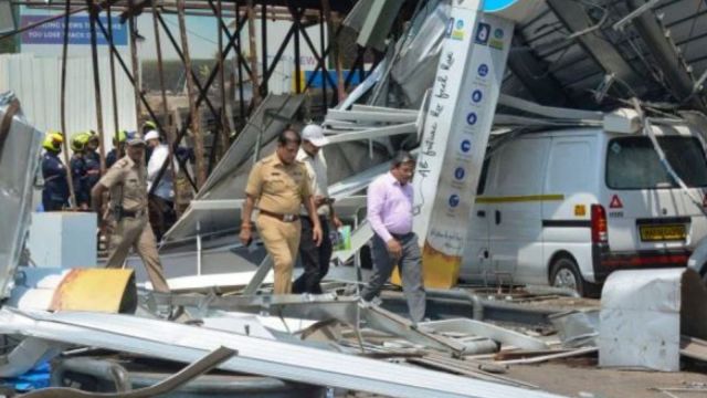 ghatkopar hoarding collapse