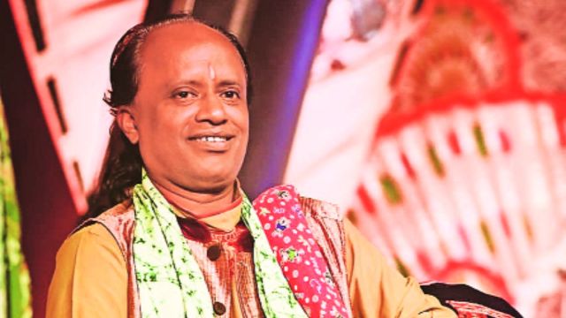 Padma Shri victor  ‘Dhaki Samrat’ Gokul Chandra Das started his Bengali Dhak playing acquisition    astatine  the property  of 5  years.