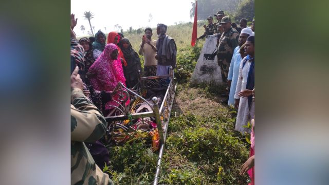 Mandal’s sister and other relatives had a final glimpse of him at the Zero Line near the Border Outpost in Mustafapur. The meet was facilitated by the BSF