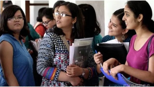  Students lasting  extracurricular  JEE Main exam centre