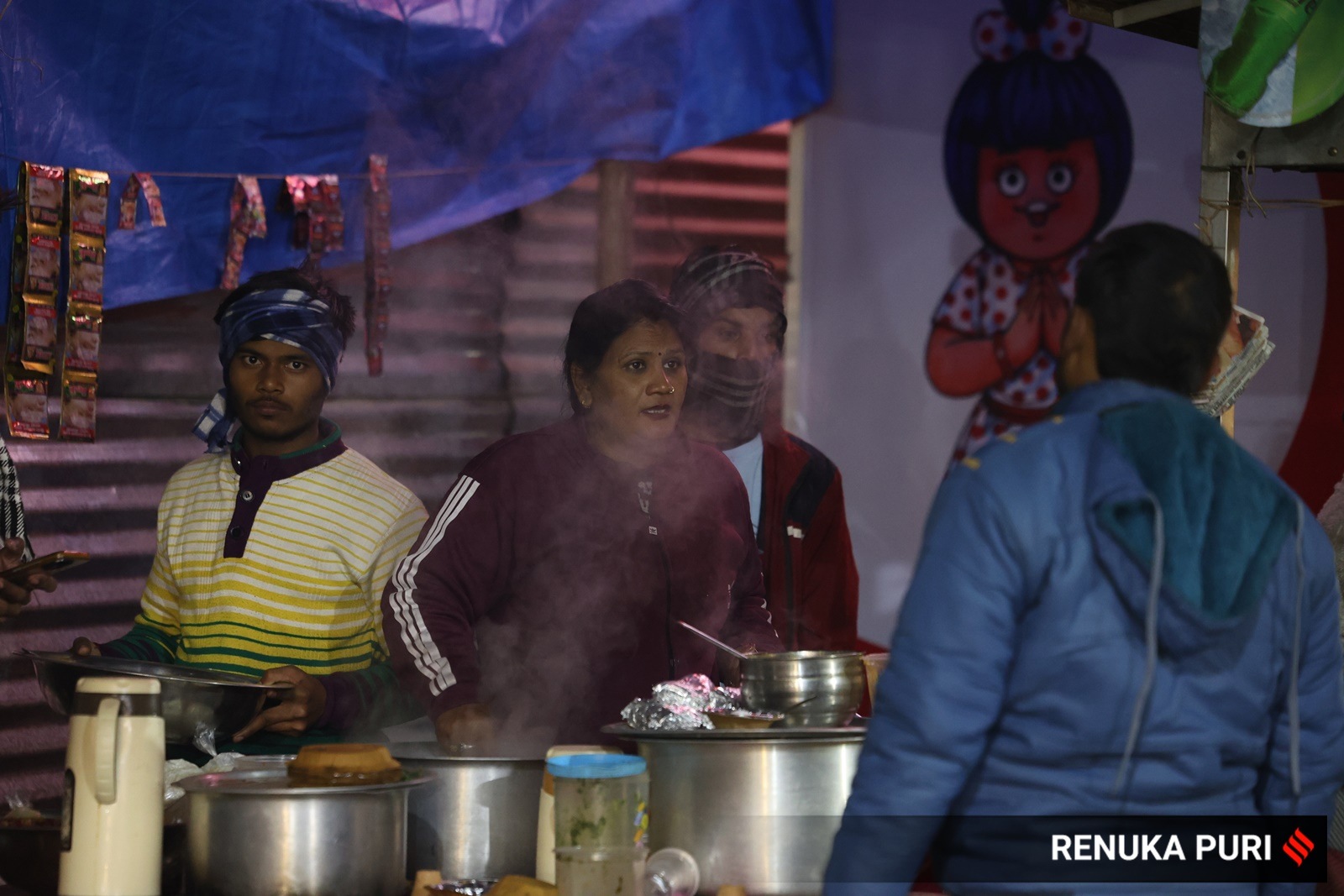 mahakumbh mela 2025, prayagraj, tea stall woman, simran malhotra