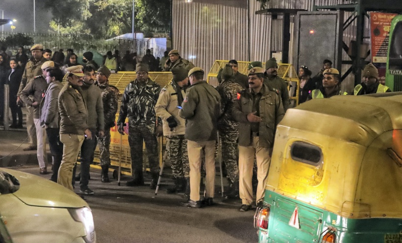 Delhi Police’s plan for polling day: 1 lakh jawans on duty, heightened security along border | Delhi News Delhi Police’s plan for polling day: 1 lakh jawans on duty, heightened security along border | Delhi News