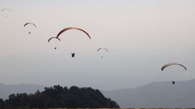 kullu, himachal, himachal pradesh, tamil nadu tourer  dies successful  paragliding accident, kullu accident,