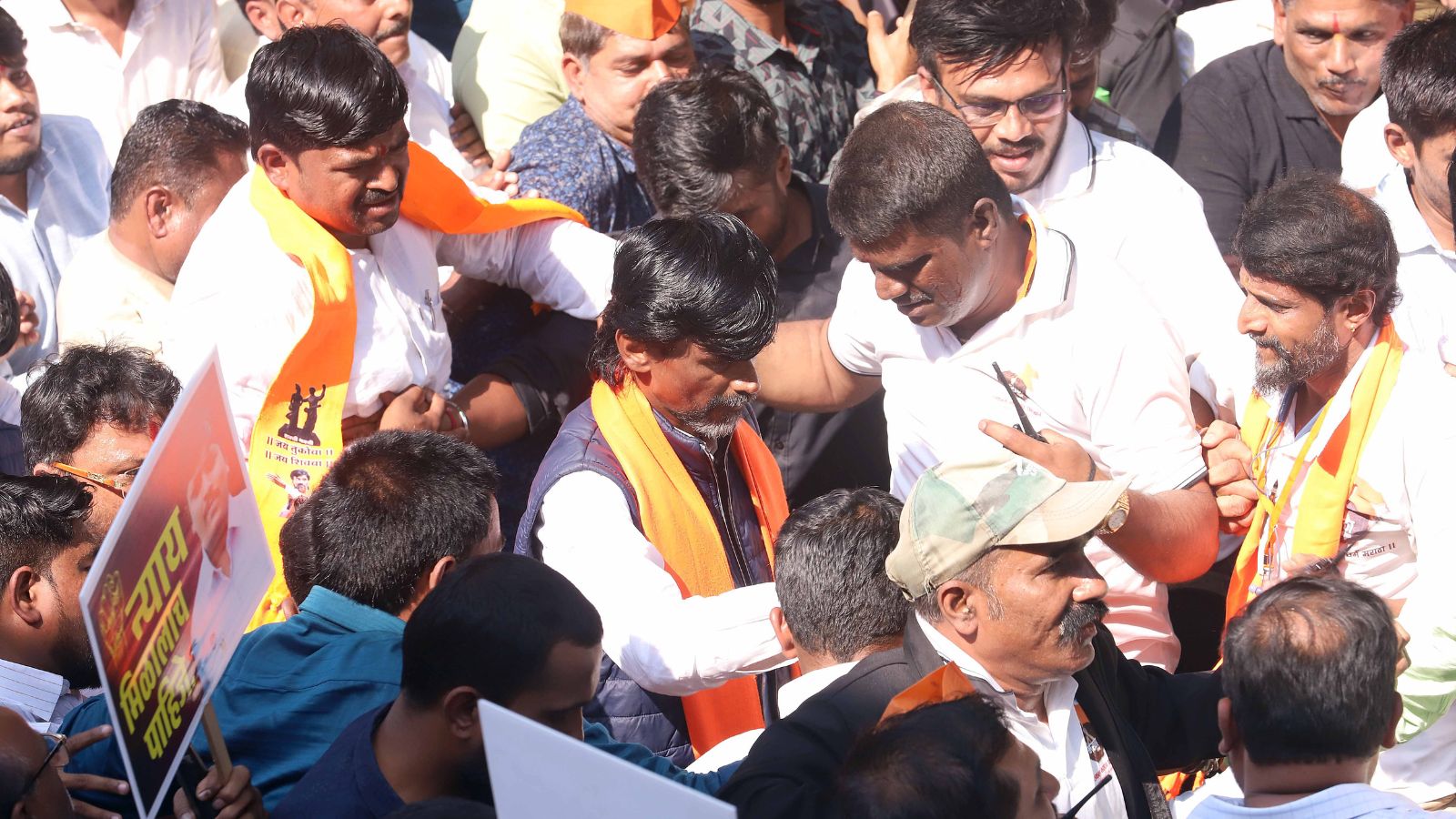 Protest over Beed sarpanch murder: At Munde’s bungalow, meeting held to extort Rs 3cr from windmill firm, alleges BJP MLA | Pune News