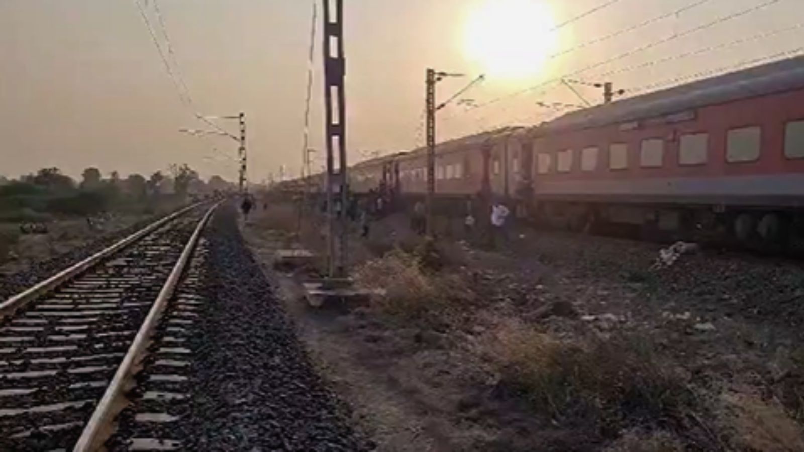 Jalgaon Pushpak train accident: 6 feared dead after being hit by Bangalore Express | Mumbai News