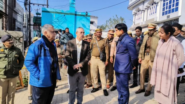 A three-member judicial enquiry  committee  investigating the Nov 24 unit   successful  Sambhal visits the Jama Masjid country  successful  Sambhal, Tuesday