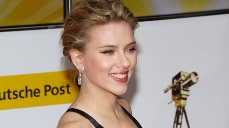 scarlett gives dating advice to her daughter