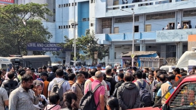 Large crowd outside Sealdah court in Kolkata (Photo: Express/Partha)