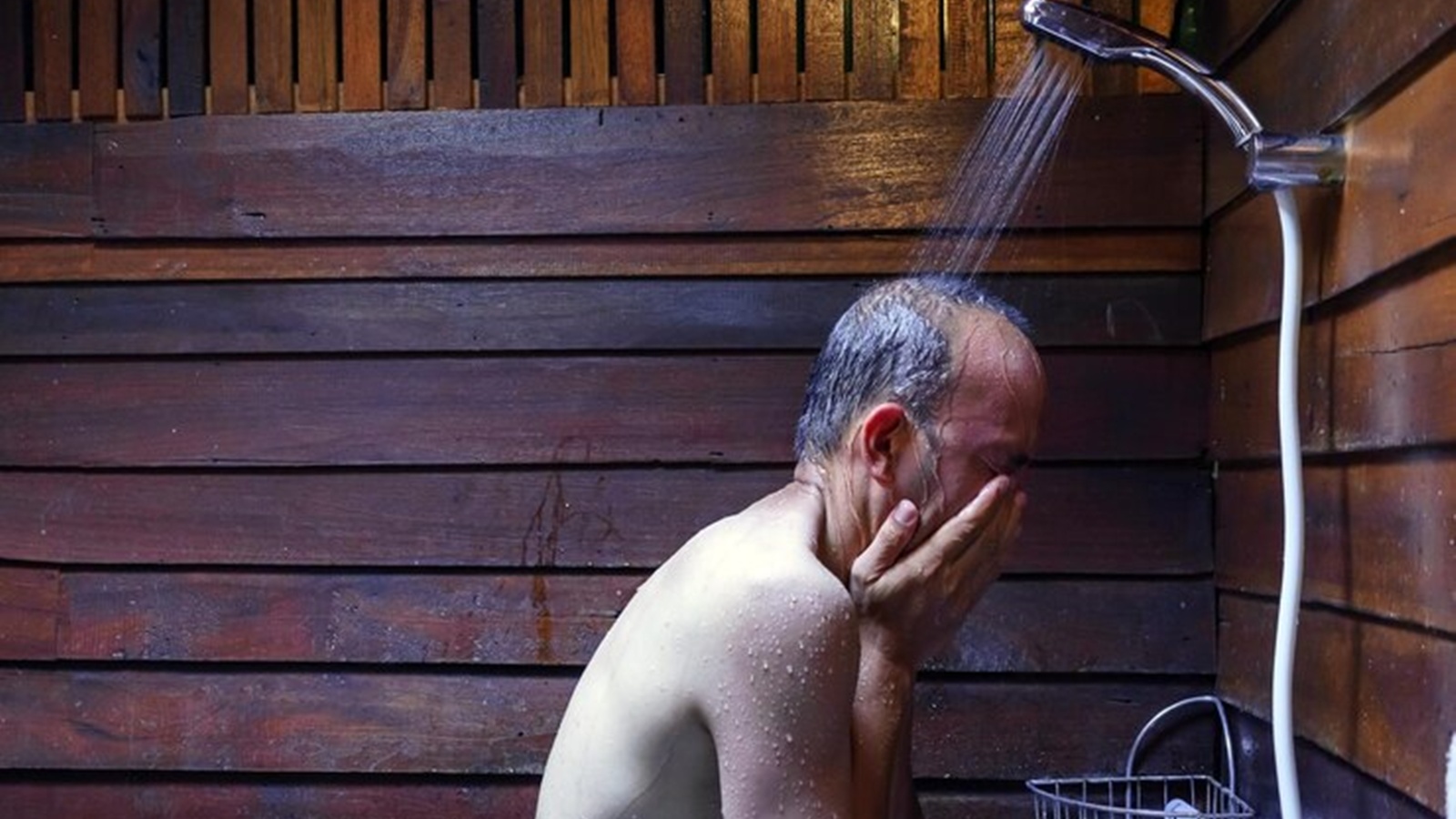 Senior Bathing Safety: Preventing Fainting with Expert Tips