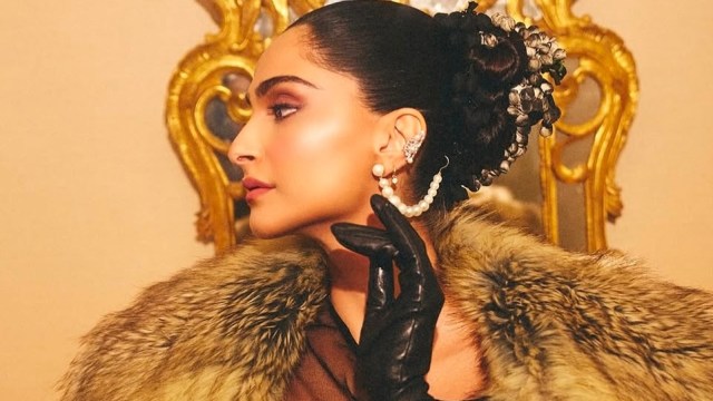 Sonam Kapoor opts for a unsocial   kaala gajra for Dior's Paris Couture show