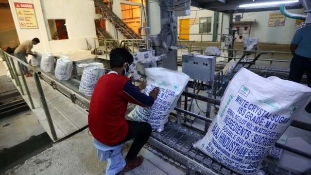 Centre allows 10 LMT sweetener  exports for existent   season