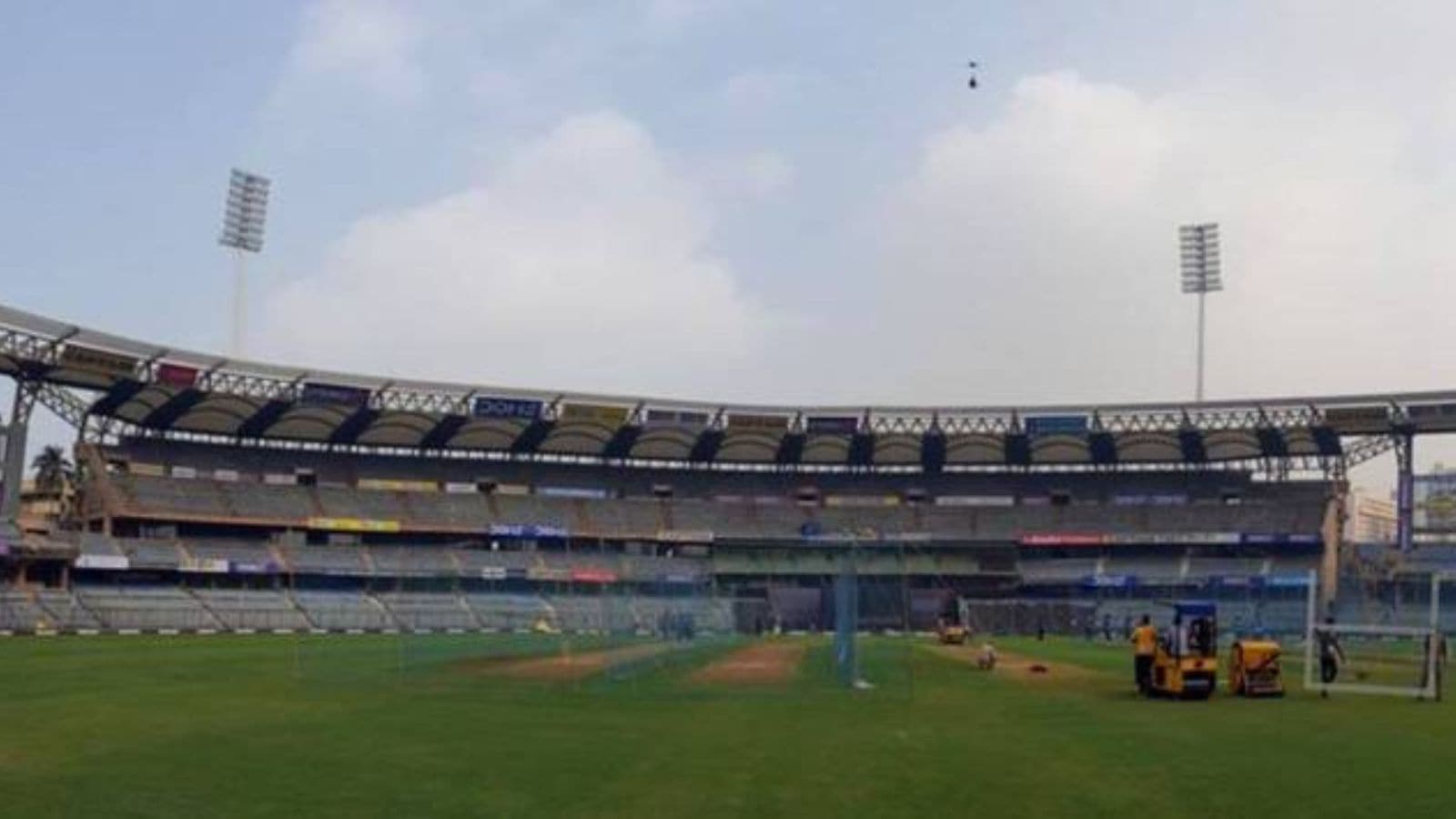 5 kg rice, mixer grinder, blanket, toothpaste…Jumbo household hamper for groundsmen at Wankhede's 50th | Cricket News - The Indian Express