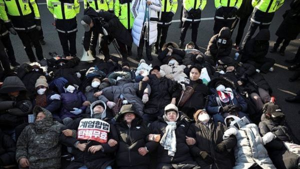 yoon, south korea, arrest warrant,