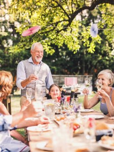 How eating under sunlight improves digestion and nutrient absorption