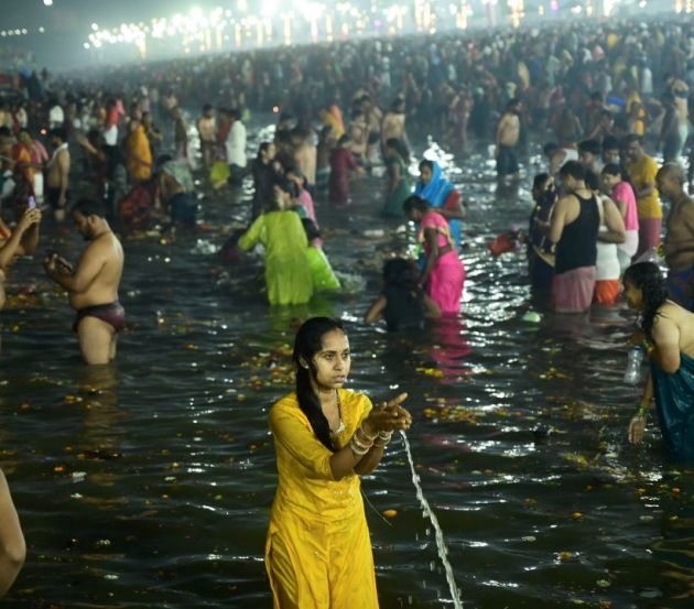 Adityanath, monitoring the ‘snan’ (holy bath) from his Lucknow residence, extended his congratulations to the devotees on this auspicious day.