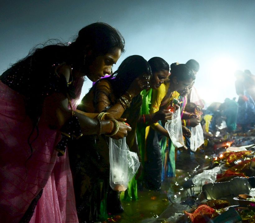 Devotees started arriving at the banks of the Sangam from midnight, with many camping to wait for the final ‘snan’ at the auspicious ‘Brahma Muhurt’.