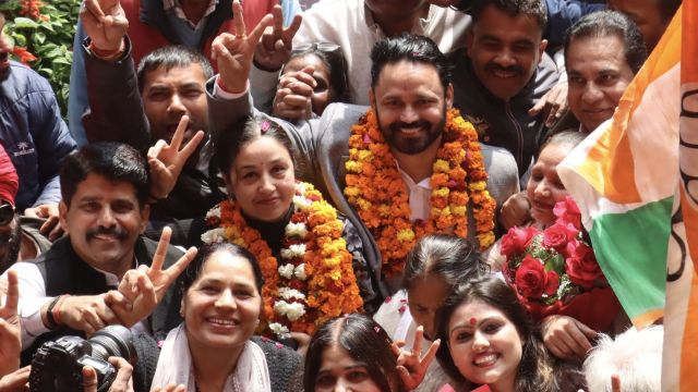 Congress’s Deputy Mayor Taruna Mehta and Senior Deputy Mayor Jasbir Singh Bunty, on  with their supporters, arsenic  they assumed bureau   astatine  Municipal Corporation successful  Chandigarh connected  Monday. Jasbir Malhi