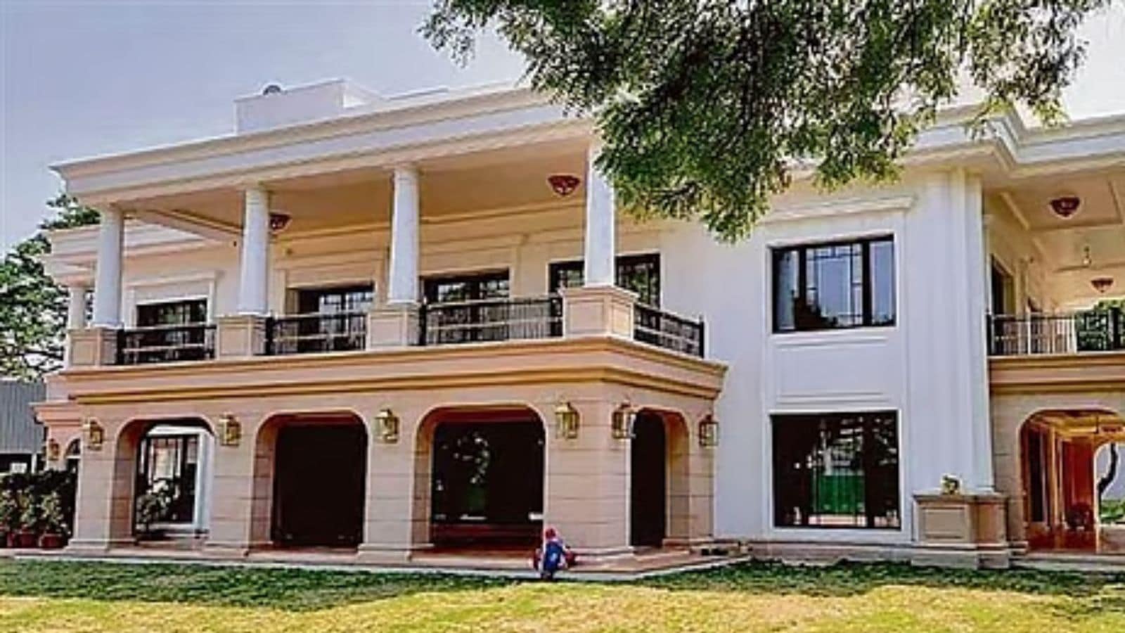 Kejriwal Sheeshmahal