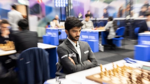 Gukesh taking on Wei Yi in Round 11 of the Tata Steel chess tournament at Wijk aan Zee. (PHOTO: Jurriaan Hoefsmit via Tata Steel chess)