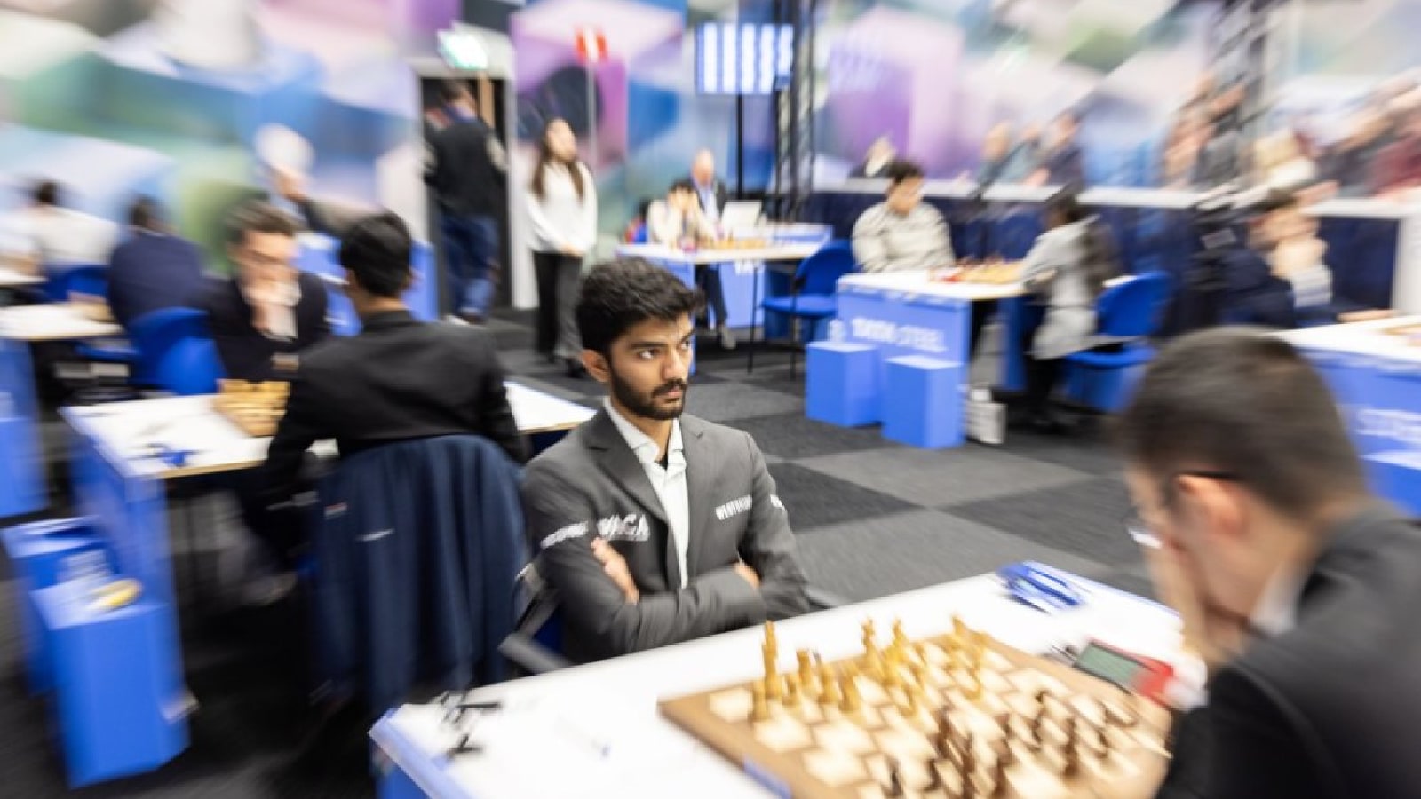 Gukesh taking on Wei Yi in Round 11 of the Tata Steel chess tournament at Wijk aan Zee. (PHOTO: Jurriaan Hoefsmit via Tata Steel chess)