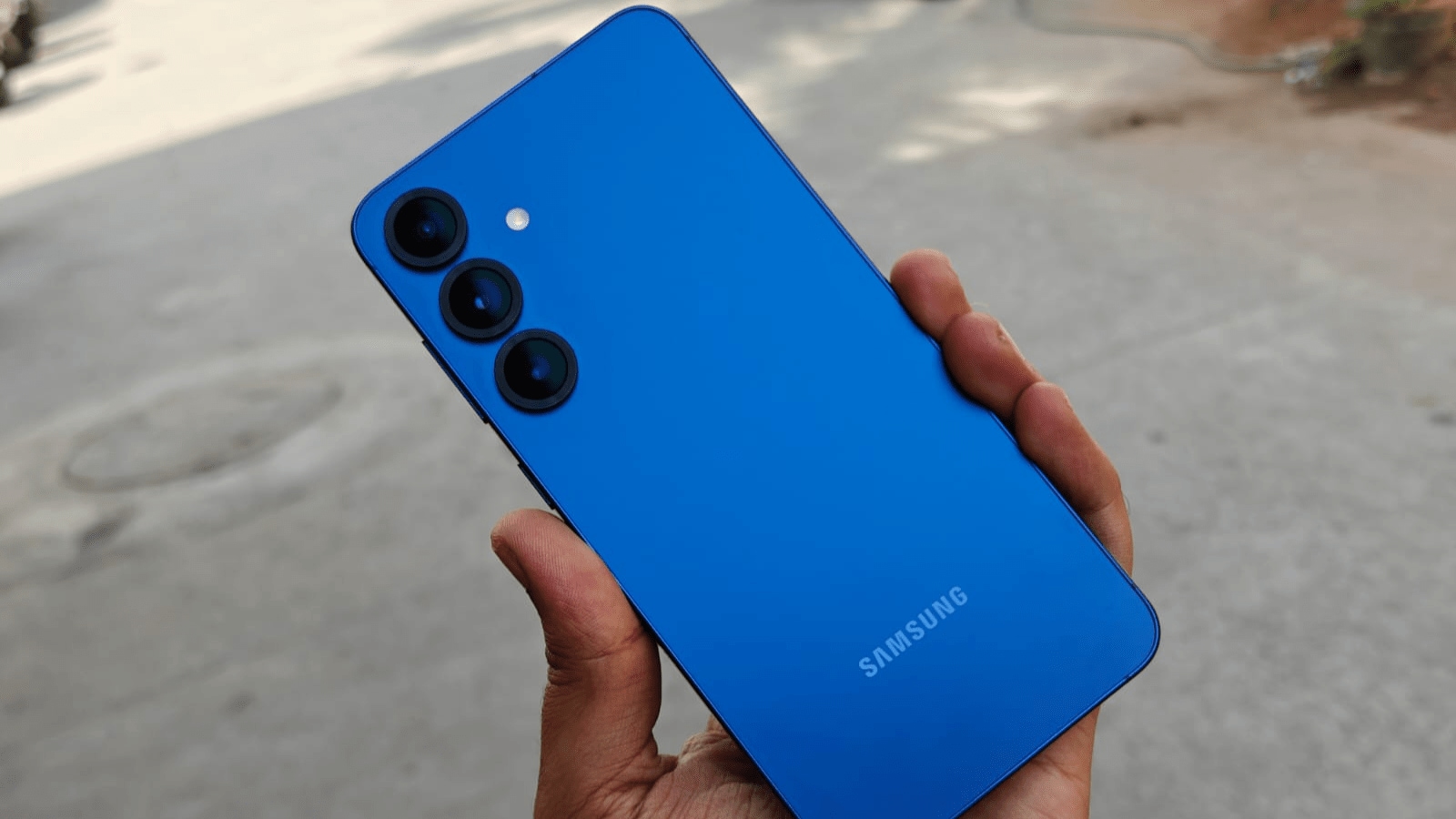 Samsung Galaxy S25 Plus and Galaxy S25 Ultra can try turning off fast charging to fix the problem.