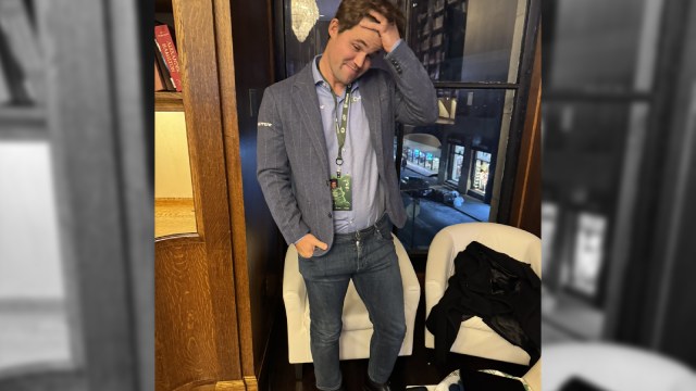 Magnus Carlsen exited the World Rapid and Blitz Championships 2024 midway after being told he had violated the FIDE dress code for the event and being asked to change. (FIDE)