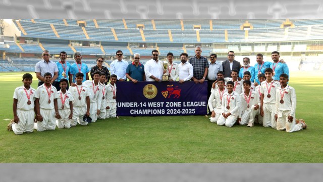 The title winning Mumbai cricket team. (Express Photo)