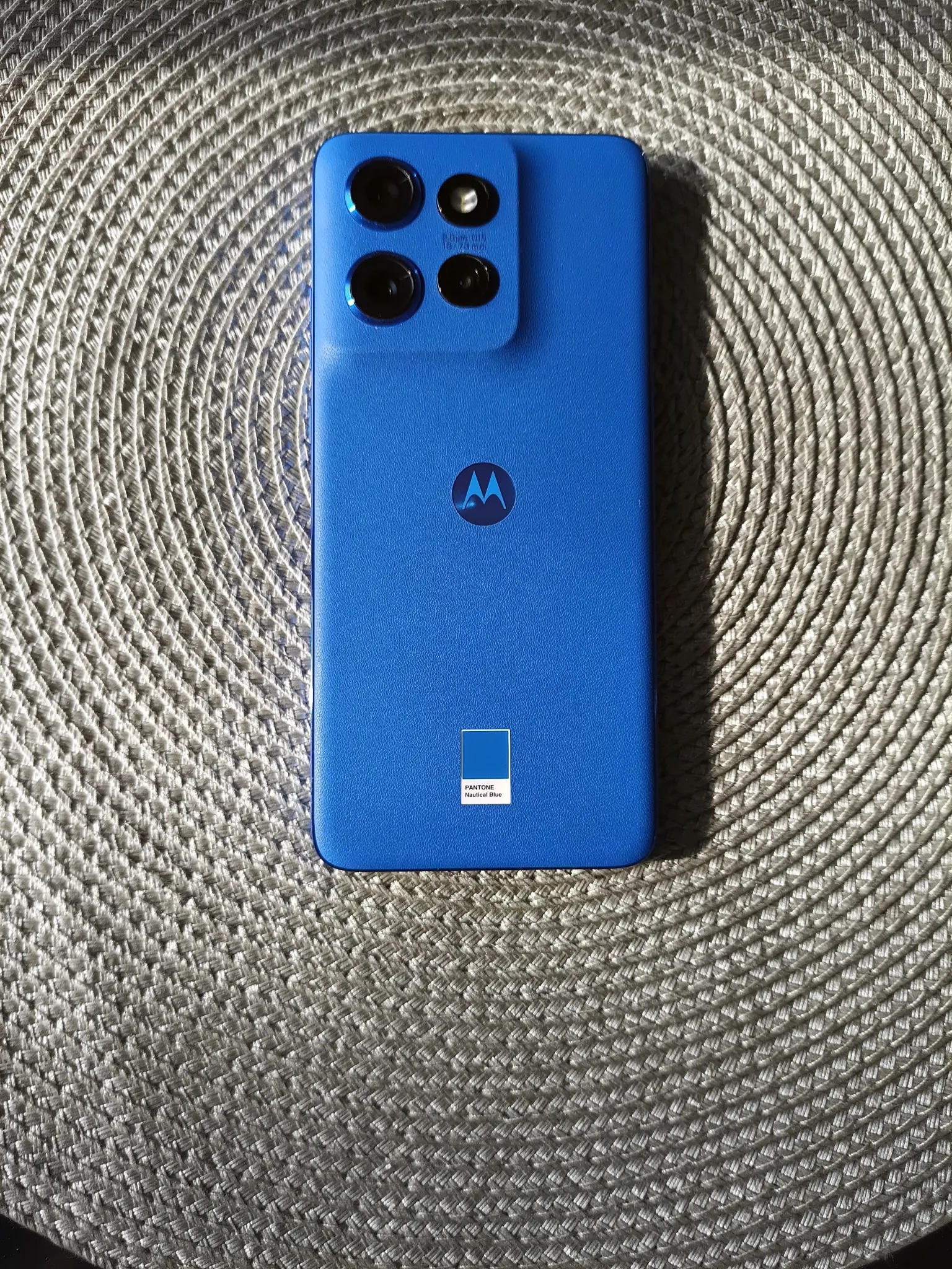 From telephoto camera to wireless charging, the Motorola Edge 50 Neo has it all.