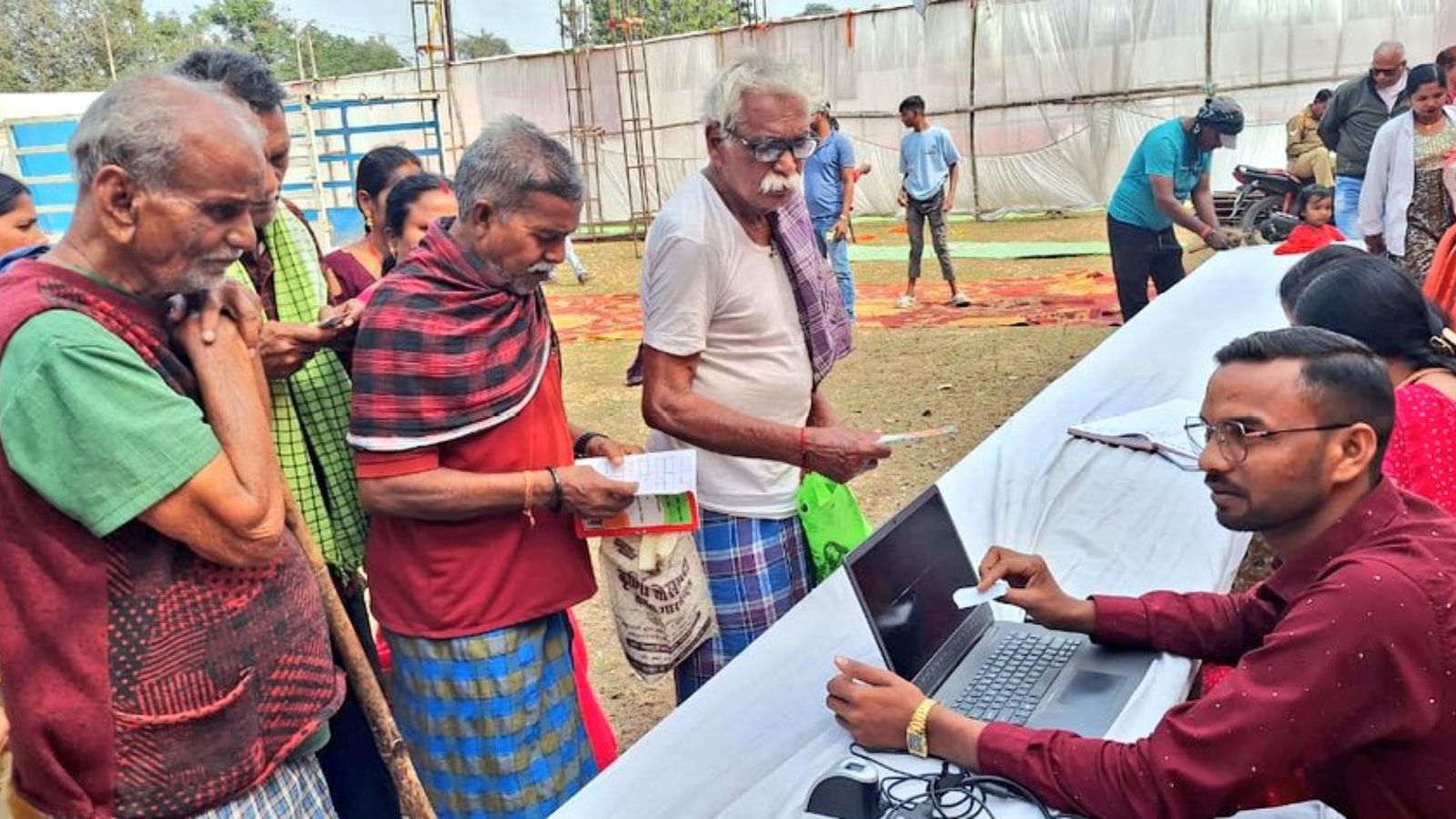 Bengal govt extends deadline for surrenderof Swasthya Sathi, Ayushman cards