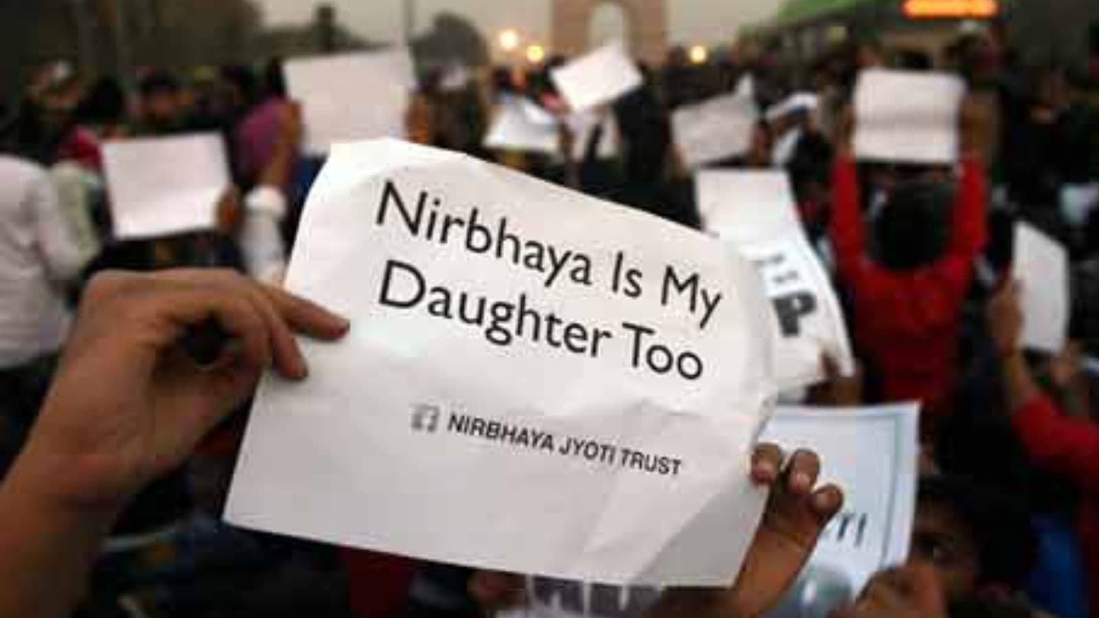 Opposition MPs question under-utilisation of funds and crime rates in Delhi during Home Affairs Committee meeting.