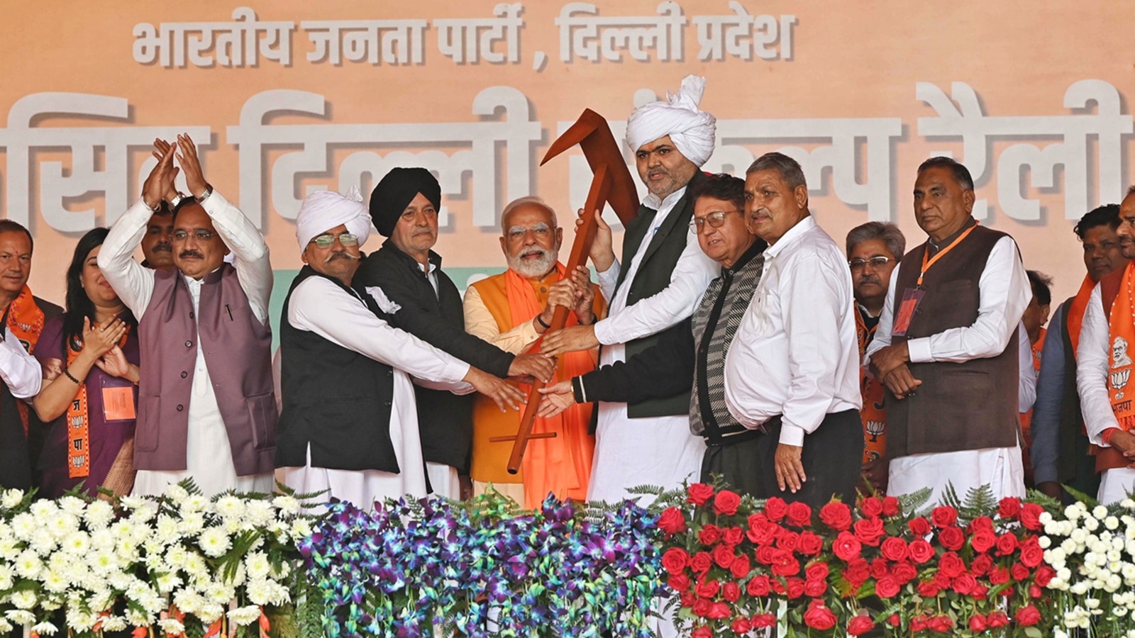 Modi hails budget, attacks AAP in Delhi election rally.