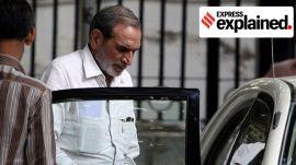 Congress leader Sajjan Kumar leaves after appearing in the Karkardooma court in connection with the 1984 Sikhs riots' case, in New Delhi in a 2011 hearing