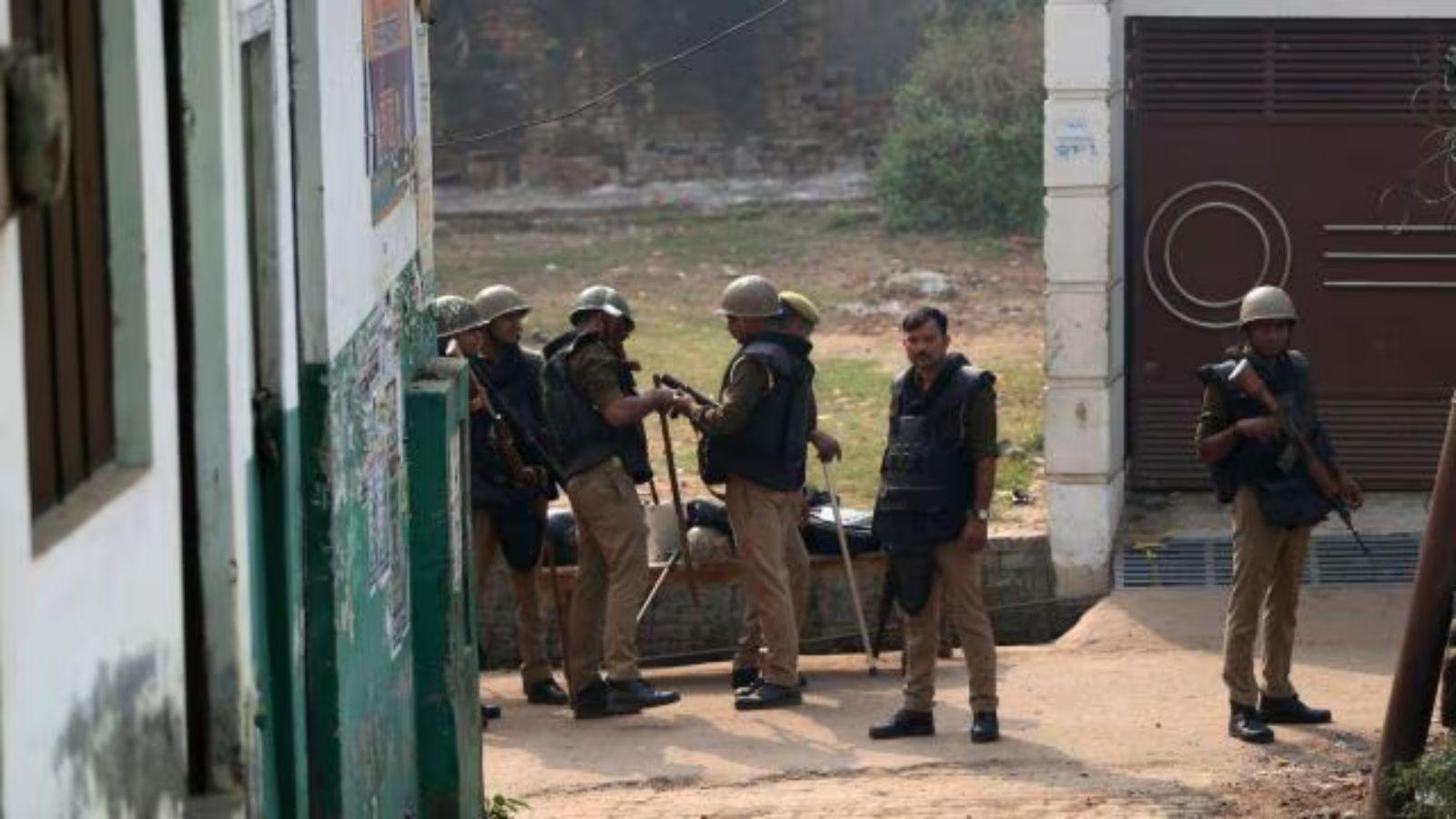 ASP, chairperson of Shahi Jama Masjid committee argue over posters of Sambhal violence suspects on mosque wall | Lucknow News ASP, chairperson of Shahi Jama Masjid committee argue over posters of Sambhal violence suspects on mosque wall | Lucknow News