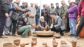 Srinagar gets a window into old Kashmir as ‘Soan Meeras’ festival puts heritage village, traditional arts in focus