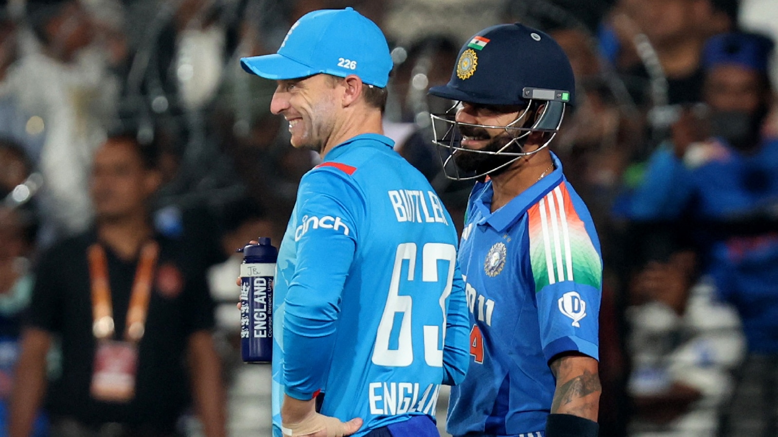 England's Jos Buttler and India's Virat Kohli look on during a problem with the floodlights, before play is suspended during India's innings. (PHOTO: REUTERS)