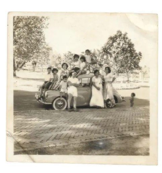 Prochy Mehta’s family on an outing with their friends, the Pardiwalas and Ginwalas