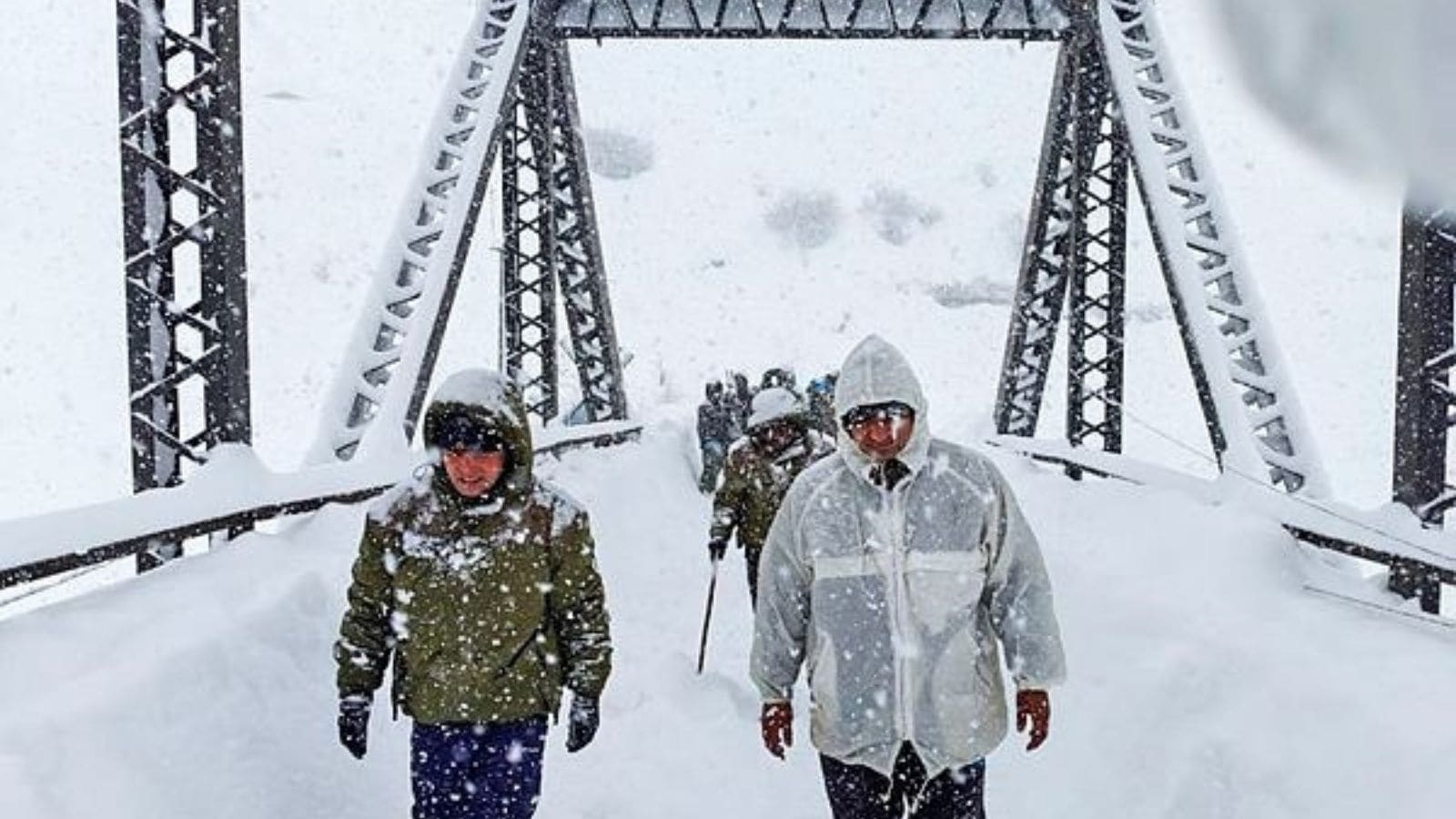 Avalanche in Uttarakhand Disrupts Rescue of Trapped Road Workers