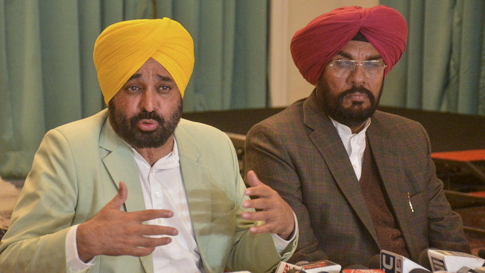 AAP govt asks Punjab officers to shun corrupt practices, be and accountable | Chandigarh News