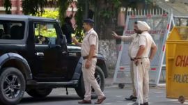 duping, Chandigarh resident