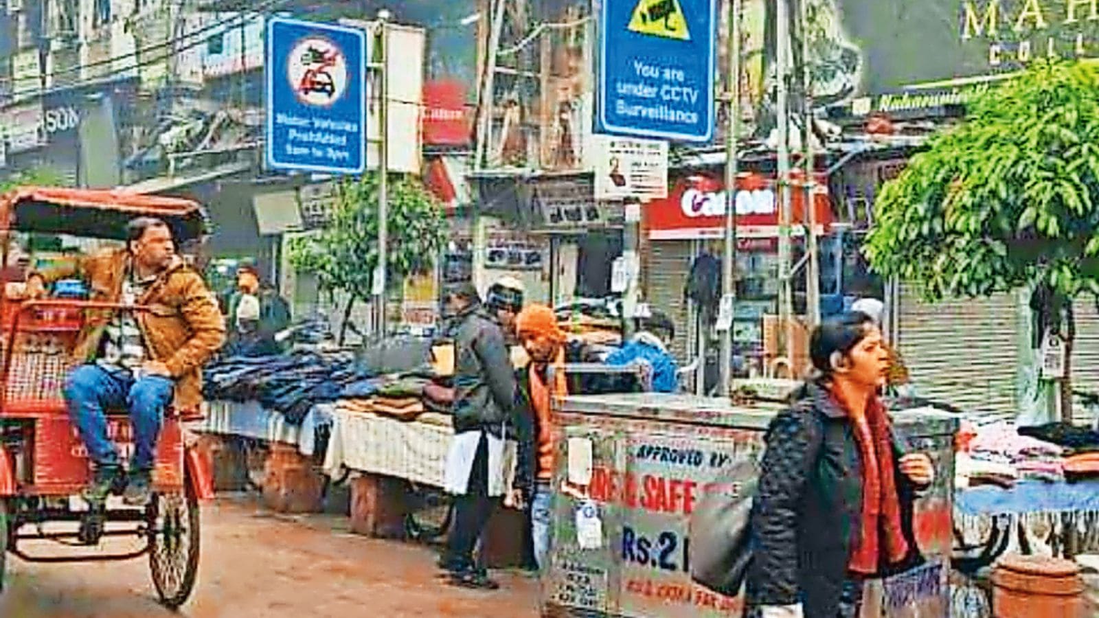 Violations continue in Chandni Chowk’s regulated zone despite deployment of home guards | Delhi News