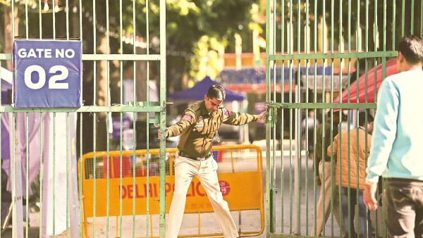 Delhi Assembly polls, Delhi Assembly elections, Election Commission, Election Commission staff, delhi vote counting, vote counting, delhi news, India news, Indian express, current affairs