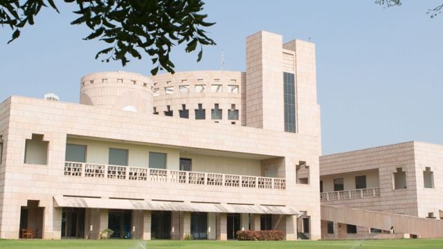 At 27th position, ISB leaves IIMs behind to rank in FT’s MBA B-School Rankings 2025