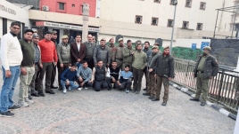 All five accused with the joint team of Delhi Police Crime Branch and Jammu and Kashmir Police at This Hazari Court, Delhi.